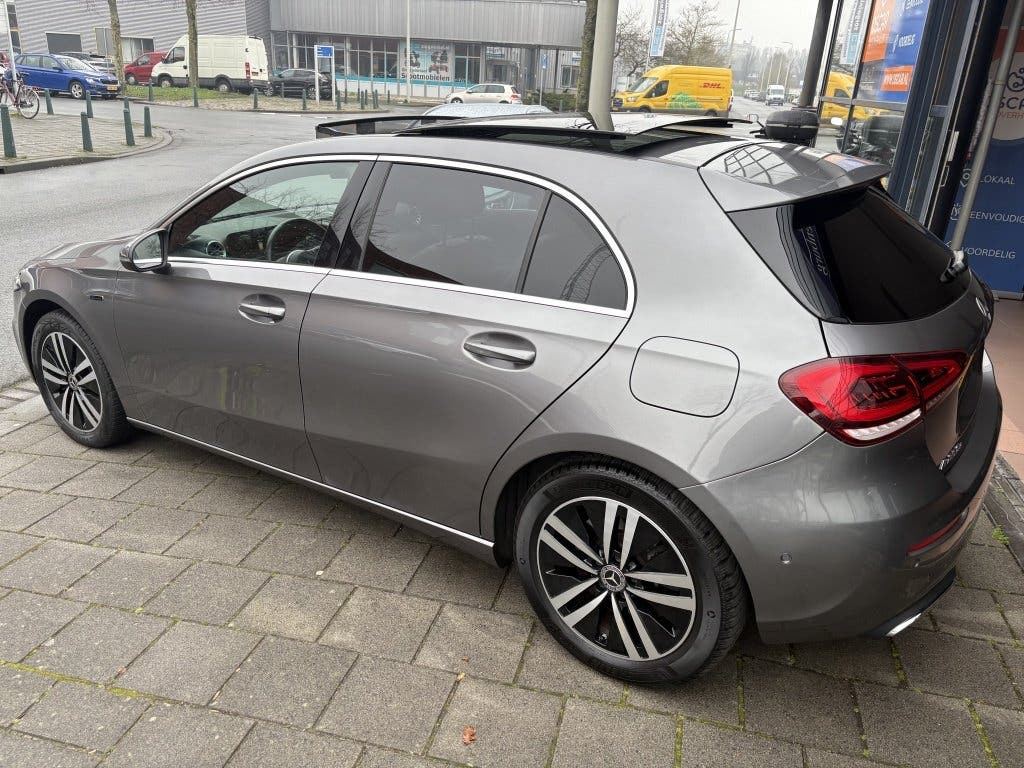 Mercedes-Benz A 250 e Premium Plus foto 2