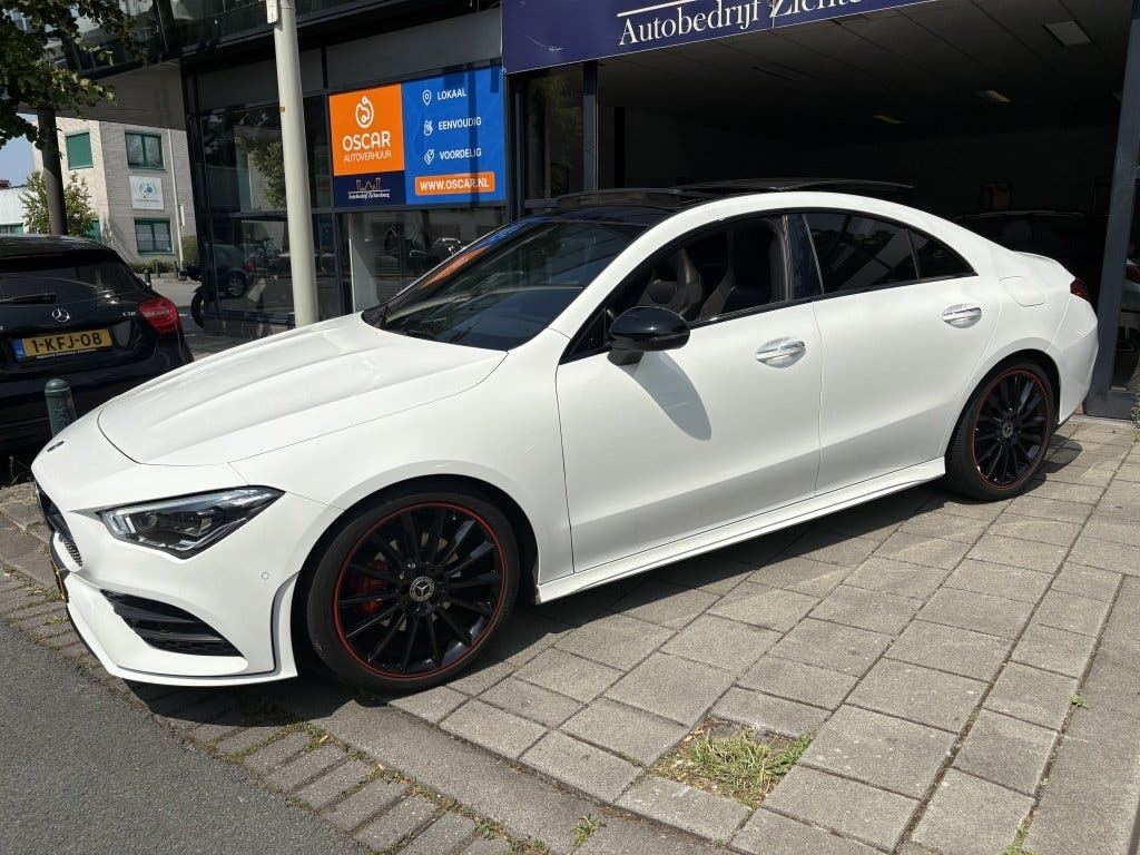 Mercedes-Benz CLA 180 Premium Plus foto 2