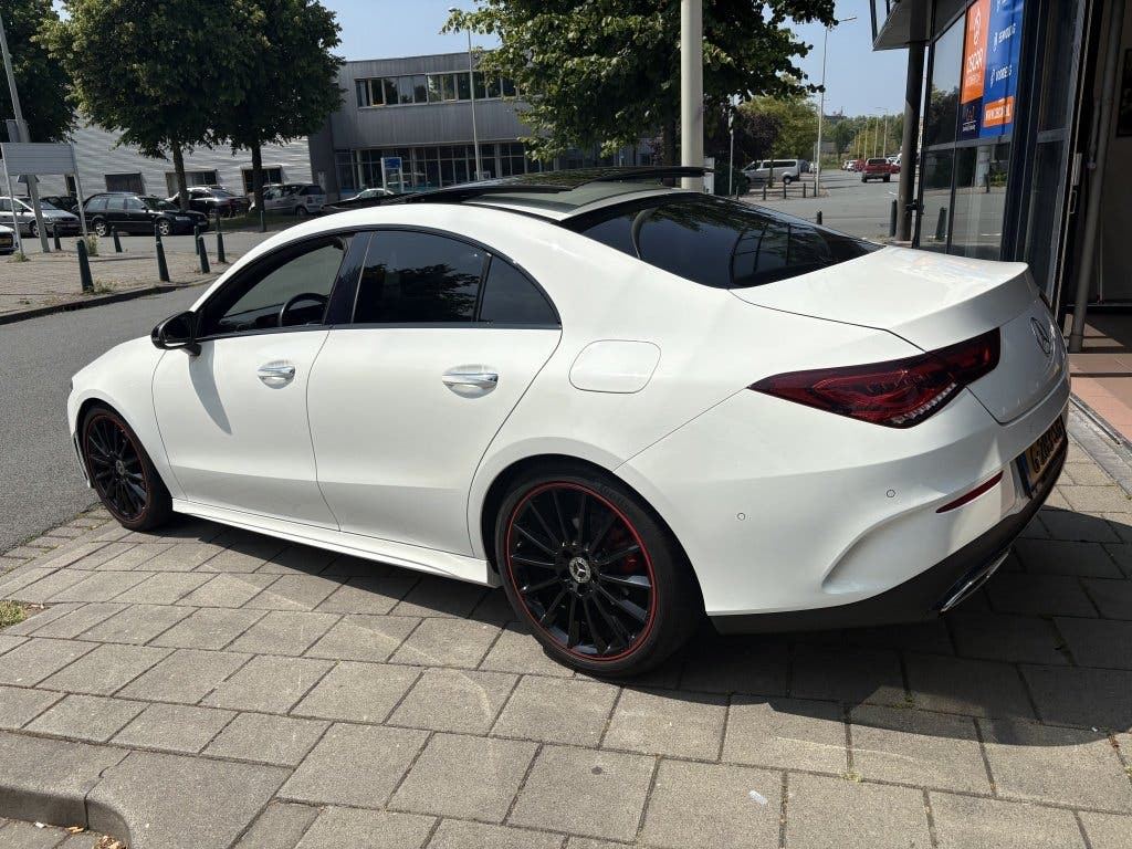 Mercedes-Benz CLA 180 Premium Plus foto 3