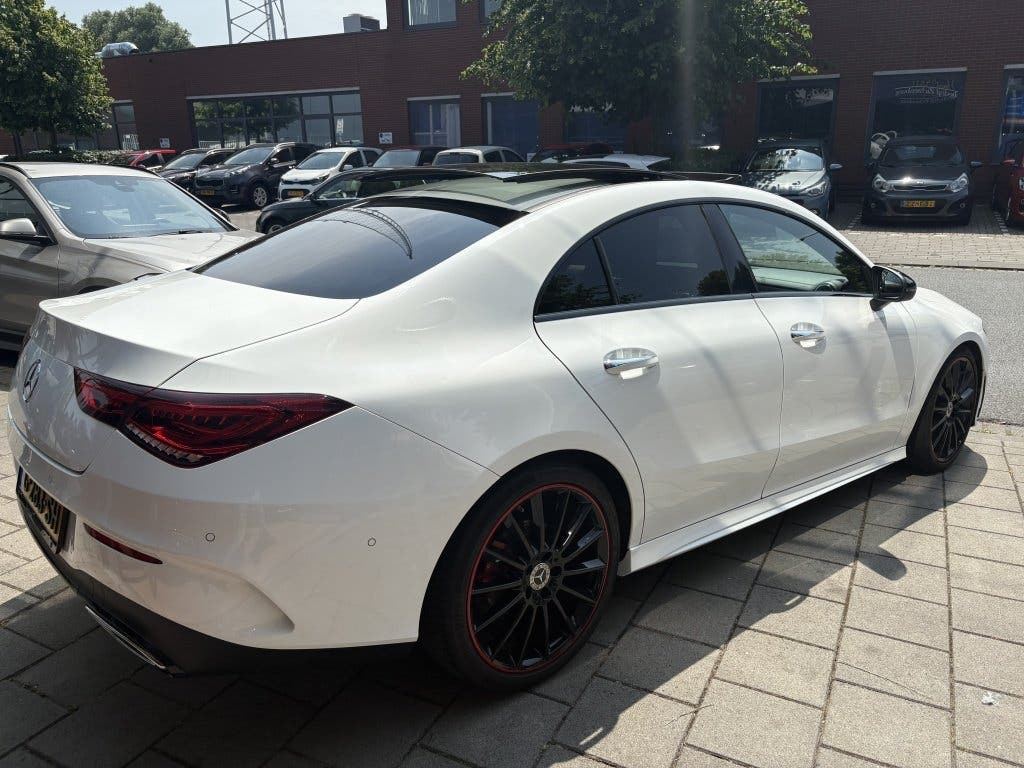 Mercedes-Benz CLA 180 Premium Plus foto 4