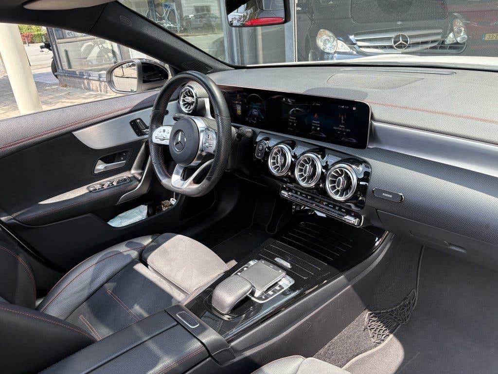 Mercedes-Benz CLA 180 Premium Plus foto 15