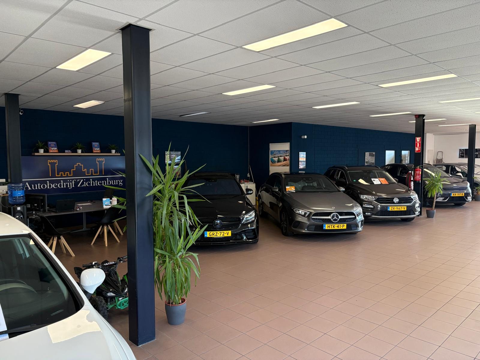Showroom van Autobedrijf Zichtenburg
